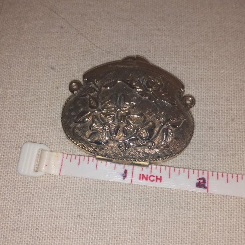 Butterfly motif metal purse pendant. - Picture 5 of 6